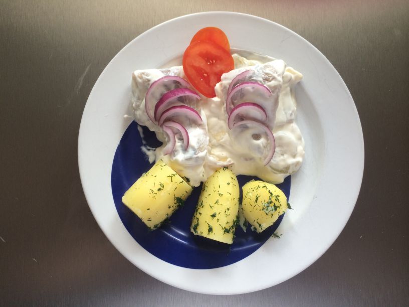 Matjes Hausfrauen Art mit Salzkartoffeln