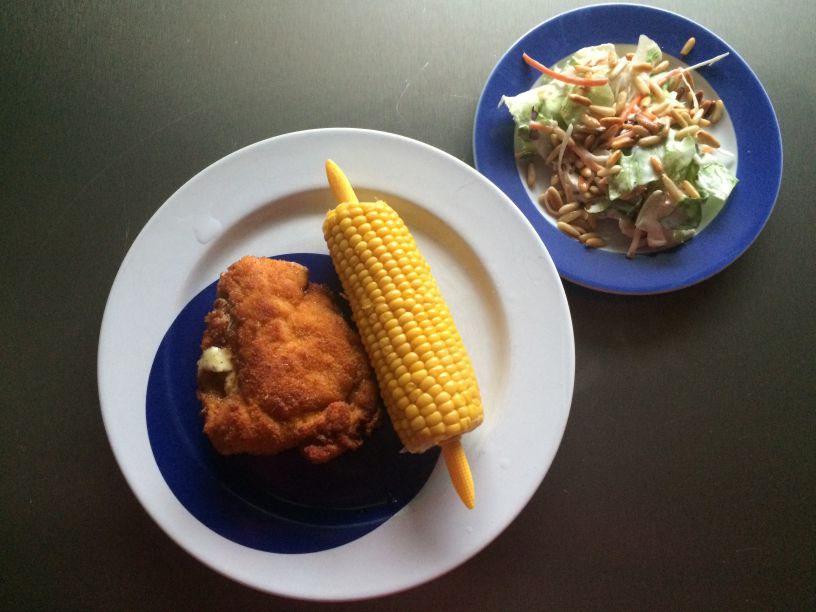 Puten Cordon Bleu mit Mais und Salat