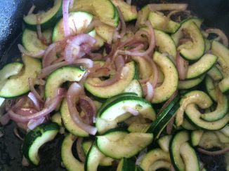 Zuchini Zwiebel