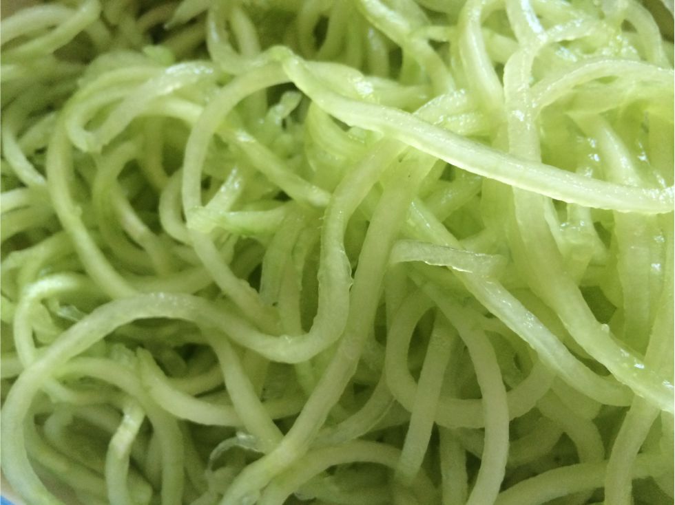 Gurkenspagetti groß