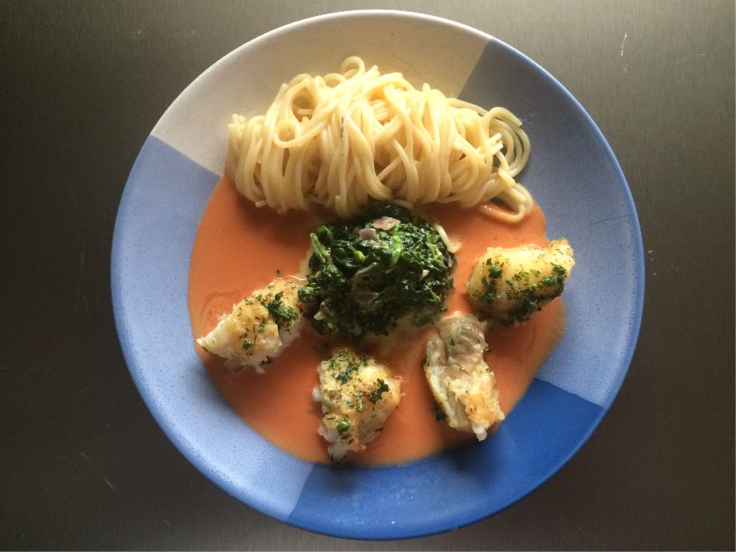 Seeteufel auf Tomatensoße mit Spagetti