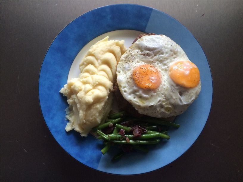 Teller Hackfleisch buletten mit ei