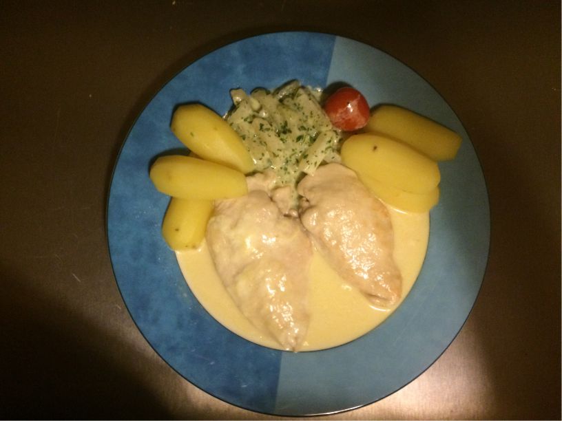 Teller Hähnchen Minutensteaks mit Zitronensoße